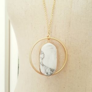 Anthropologie Jewelry - NWOT ANTHROPOLOGIE GOLD PENDANT MARBLE NECKLACE Anthropologie Jewelry - NWOT ANTHROPOLOGIE GOLD PENDANT MARBLE NECKLACE
